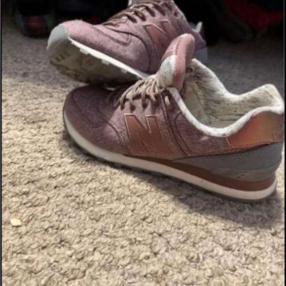 Women’s 7.5 New Balance 574 - Picture 3 of 3